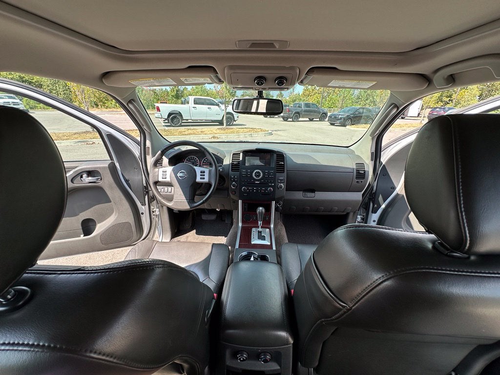 2012 Nissan Pathfinder LE