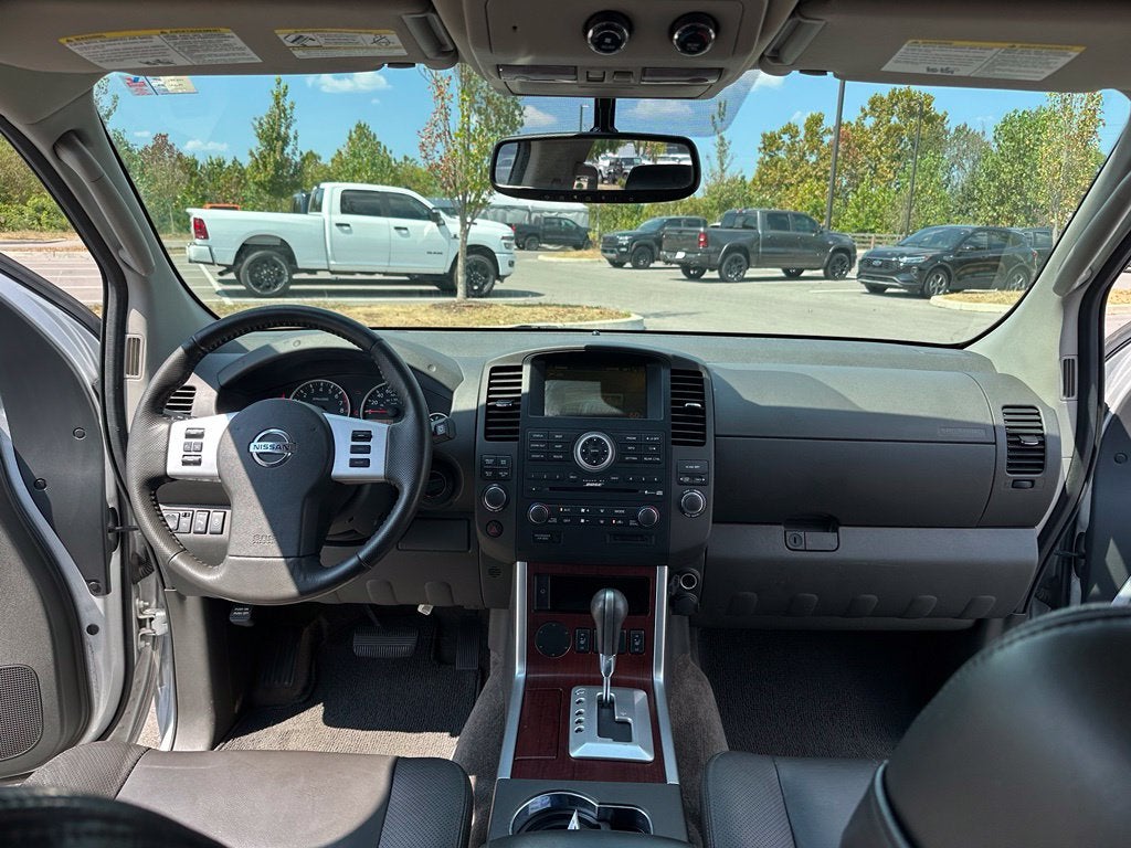2012 Nissan Pathfinder LE