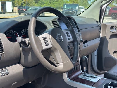 2012 Nissan Pathfinder LE