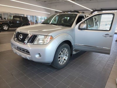 2012 Nissan Pathfinder LE