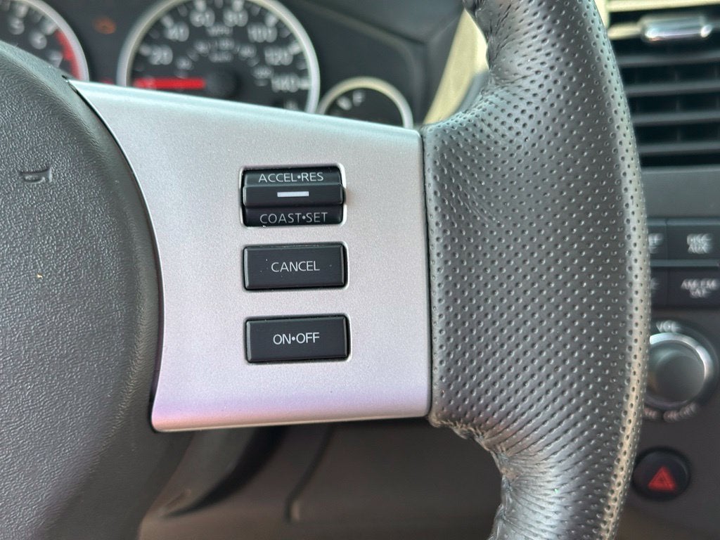 2012 Nissan Pathfinder LE