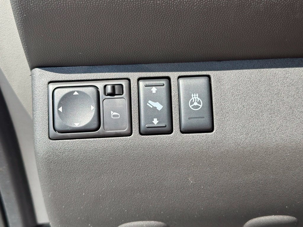 2012 Nissan Pathfinder LE