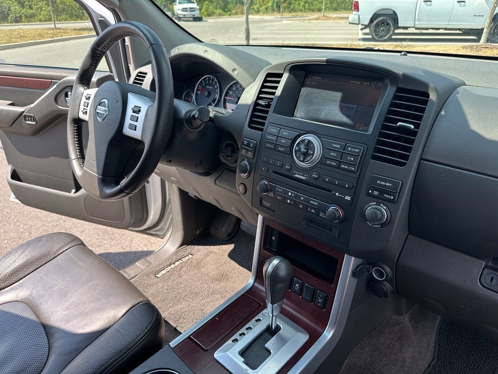 2012 Nissan Pathfinder LE