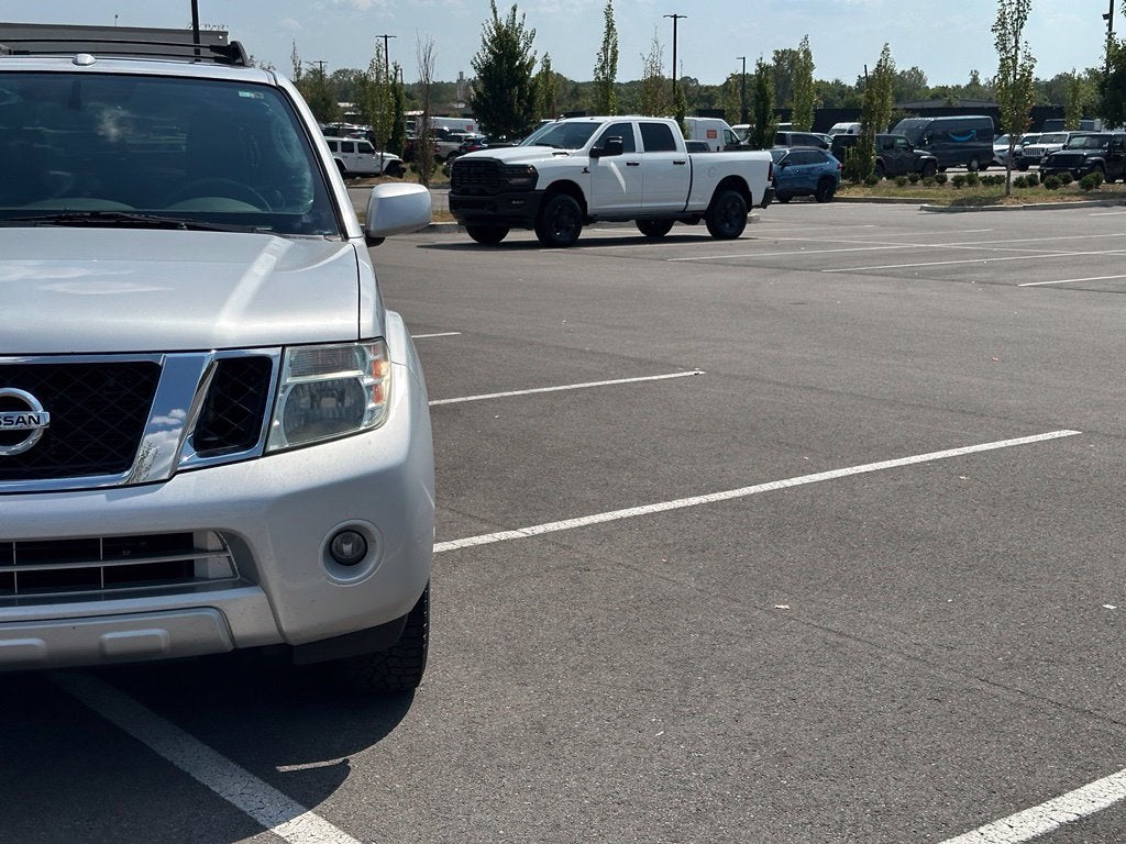 2012 Nissan Pathfinder LE