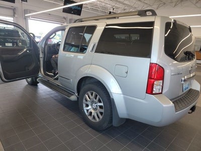 2012 Nissan Pathfinder LE