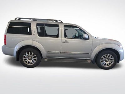 2012 Nissan Pathfinder LE