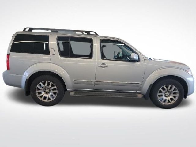 2012 Nissan Pathfinder LE
