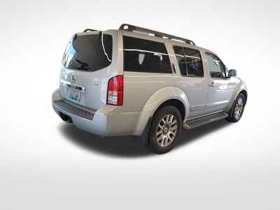 2012 Nissan Pathfinder LE