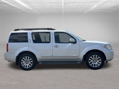 2012 Nissan Pathfinder LE