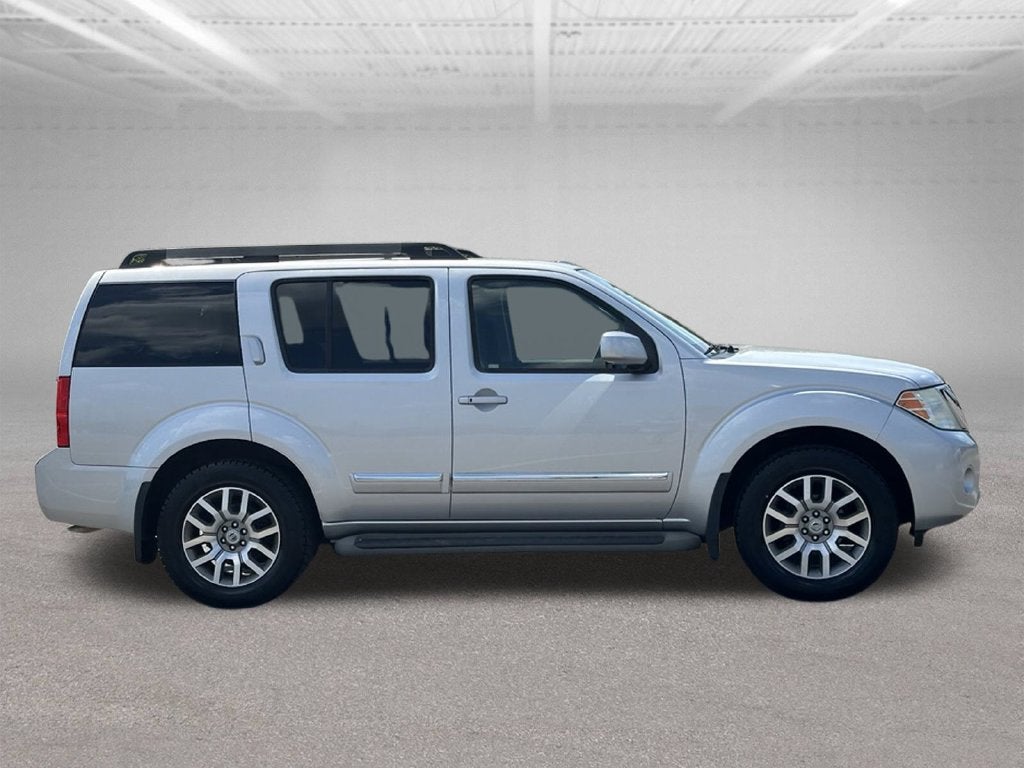 2012 Nissan Pathfinder LE