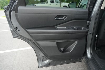 2025 Nissan Pathfinder SV 4WD