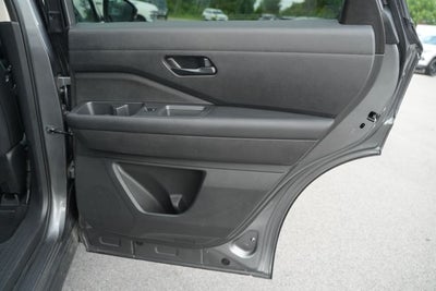 2025 Nissan Pathfinder SV 4WD