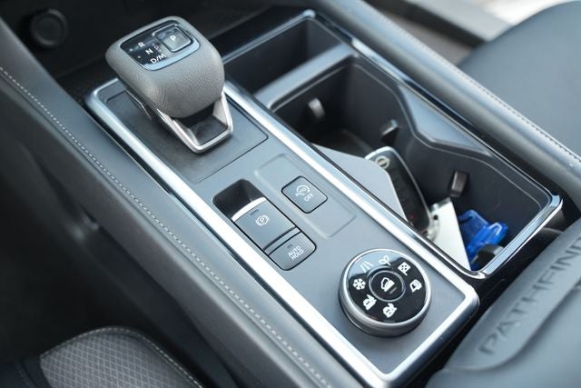2025 Nissan Pathfinder SV 4WD