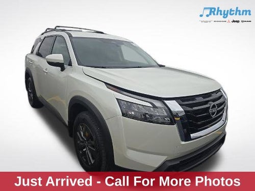 2024 Nissan Pathfinder SV