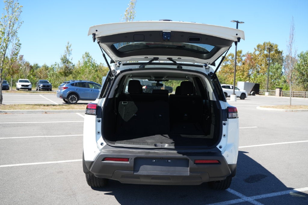 2024 Nissan Pathfinder SV
