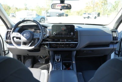 2024 Nissan Pathfinder SV
