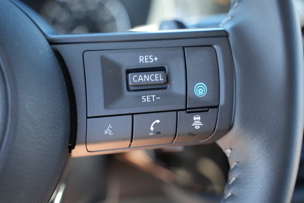 2024 Nissan Pathfinder SV