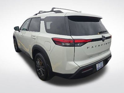 2024 Nissan Pathfinder SV