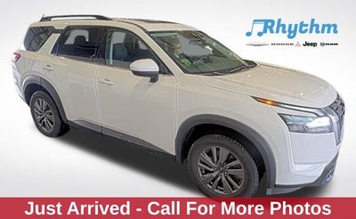 2022 Nissan Pathfinder SV