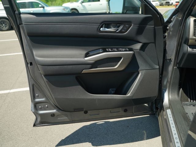 2023 Nissan Pathfinder Platinum 4WD