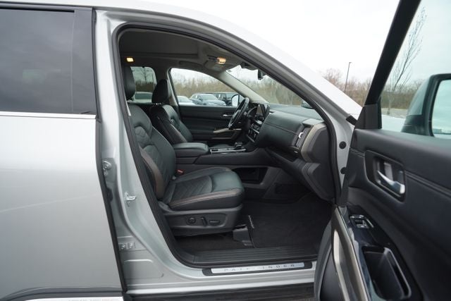 2023 Nissan Pathfinder Platinum 4WD