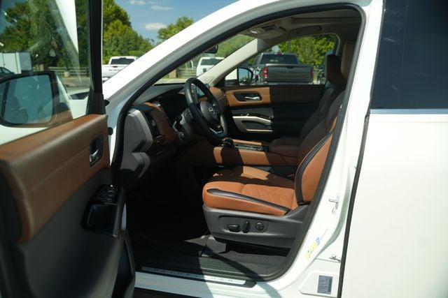 2023 Nissan Pathfinder Platinum