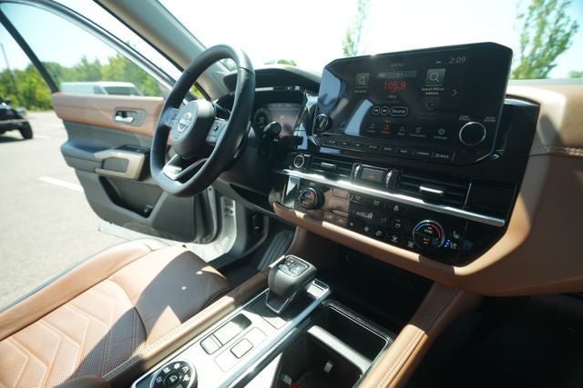 2023 Nissan Pathfinder Platinum