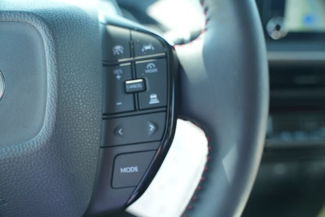 2025 Toyota Prius Plug-In Hybrid SE