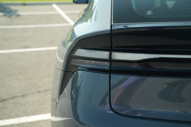 2025 Toyota Prius Plug-In Hybrid SE