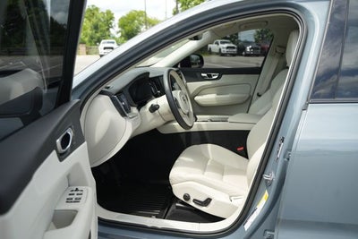 2023 Volvo XC60 B5 Plus Dark Theme