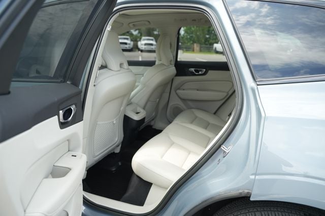 2023 Volvo XC60 B5 Plus Dark Theme