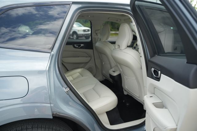 2023 Volvo XC60 B5 Plus Dark Theme