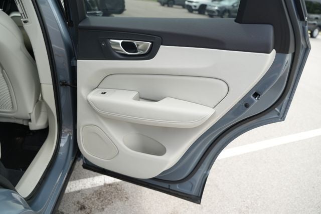 2023 Volvo XC60 B5 Plus Dark Theme