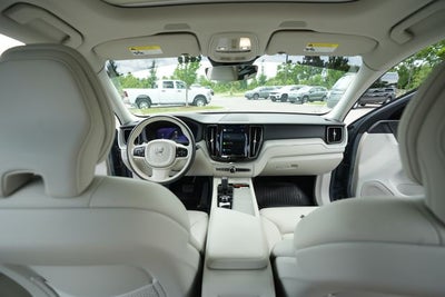 2023 Volvo XC60 B5 Plus Dark Theme