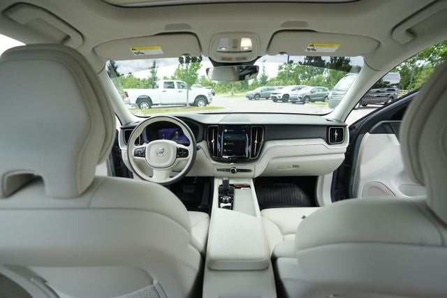 2023 Volvo XC60 B5 Plus Dark Theme