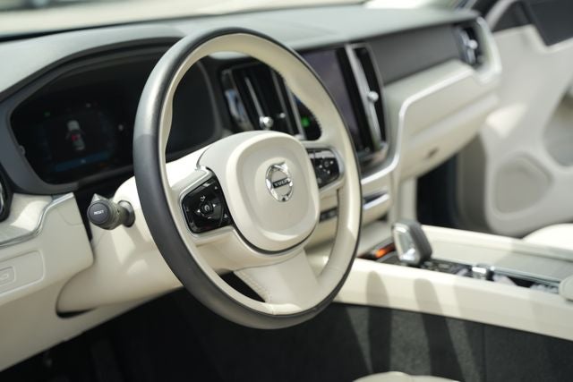 2023 Volvo XC60 B5 Plus Dark Theme