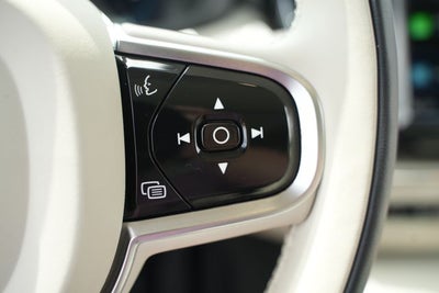 2023 Volvo XC60 B5 Plus Dark Theme