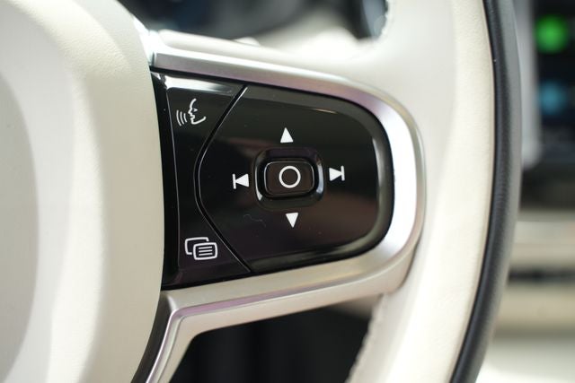 2023 Volvo XC60 B5 Plus Dark Theme