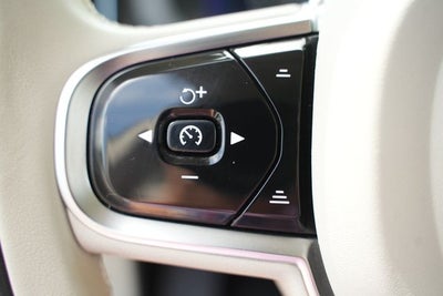 2023 Volvo XC60 B5 Plus Dark Theme