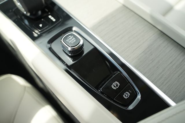 2023 Volvo XC60 B5 Plus Dark Theme