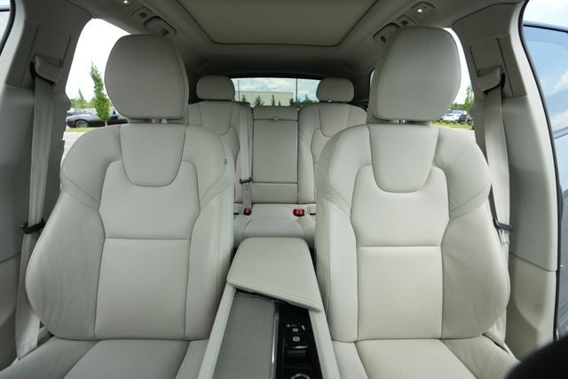 2023 Volvo XC60 B5 Plus Dark Theme