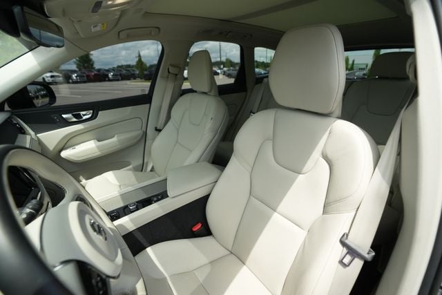 2023 Volvo XC60 B5 Plus Dark Theme