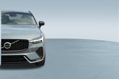 2023 Volvo XC60 B5 Plus Dark Theme