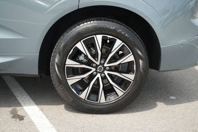 2023 Volvo XC60 B5 Plus Dark Theme