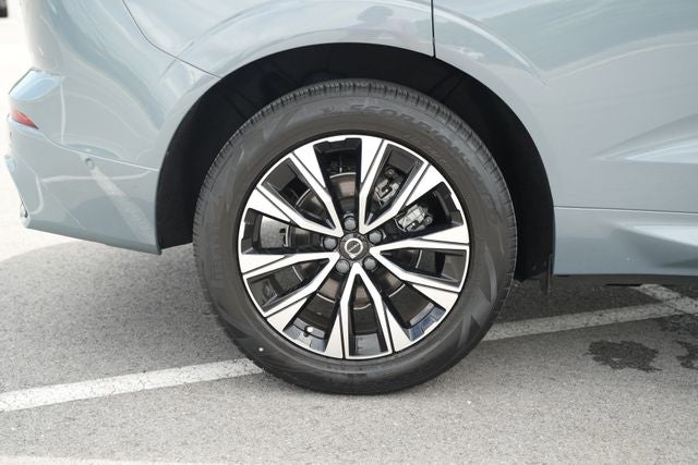 2023 Volvo XC60 B5 Plus Dark Theme