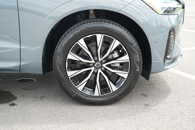 2023 Volvo XC60 B5 Plus Dark Theme