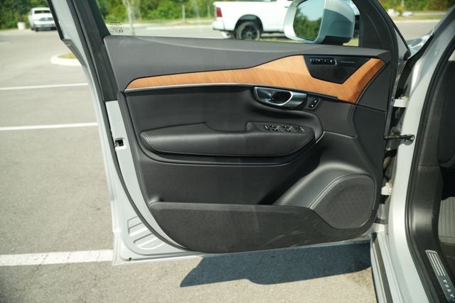 2023 Volvo XC90 B5 Plus