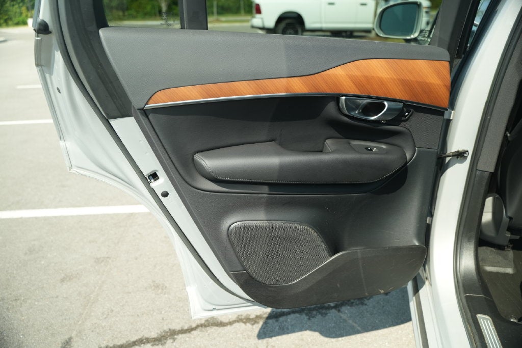 2023 Volvo XC90 B5 Plus