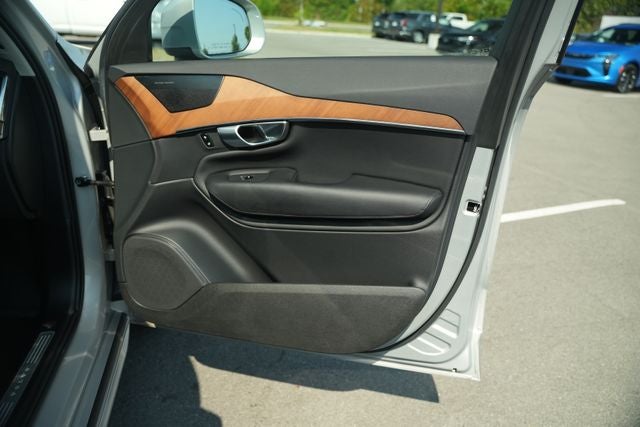 2023 Volvo XC90 B5 Plus
