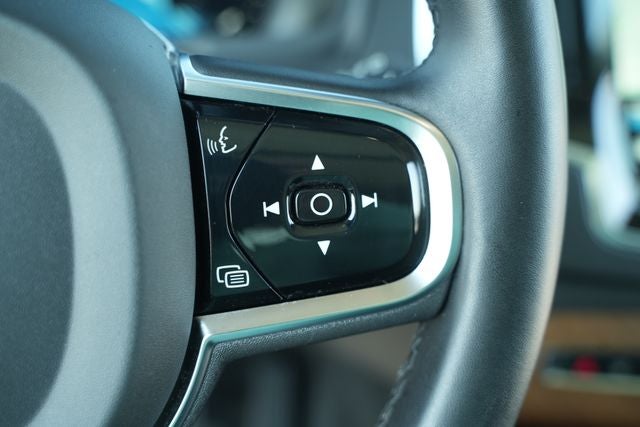 2023 Volvo XC90 B5 Plus